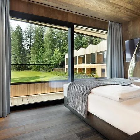 ホテル Alpenhotel Am Schwarzsee 4*