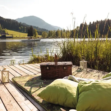 ホテル Alpenhotel Am Schwarzsee キッツビュール