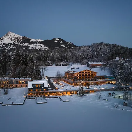 ホテル Alpenhotel Am Schwarzsee キッツビュール