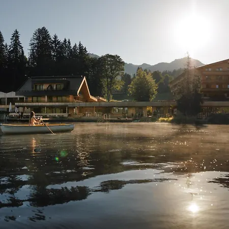 ホテル Alpenhotel Am Schwarzsee 4*