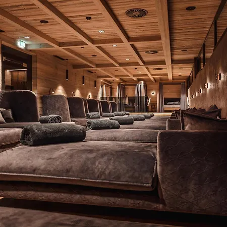 ホテル Alpenhotel Am Schwarzsee 4*