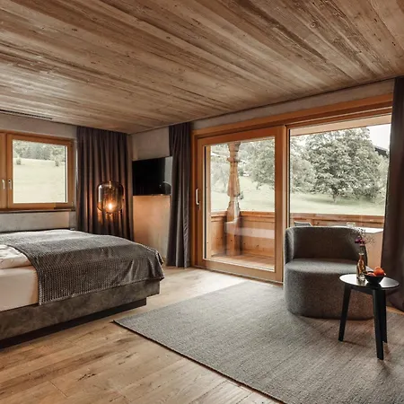 ホテル Alpenhotel Am Schwarzsee キッツビュール